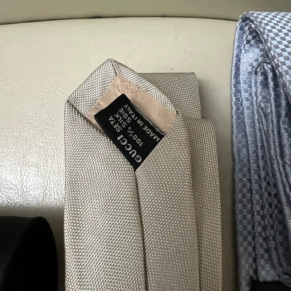 Sophisticated Elegant Gucci & Louis Vuitton Neckties - Picture 6 of 7